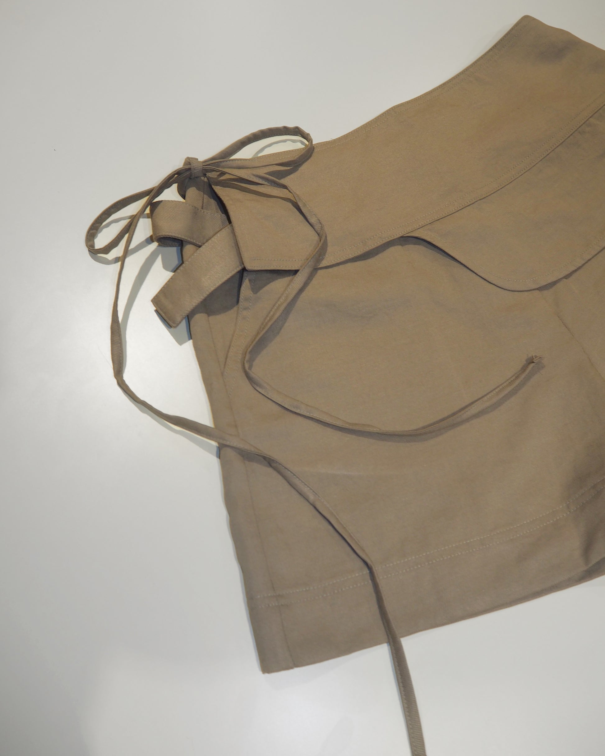 belted panel mini pants