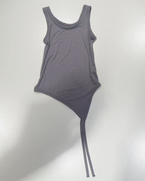 Tail no-sleeve T-shirt